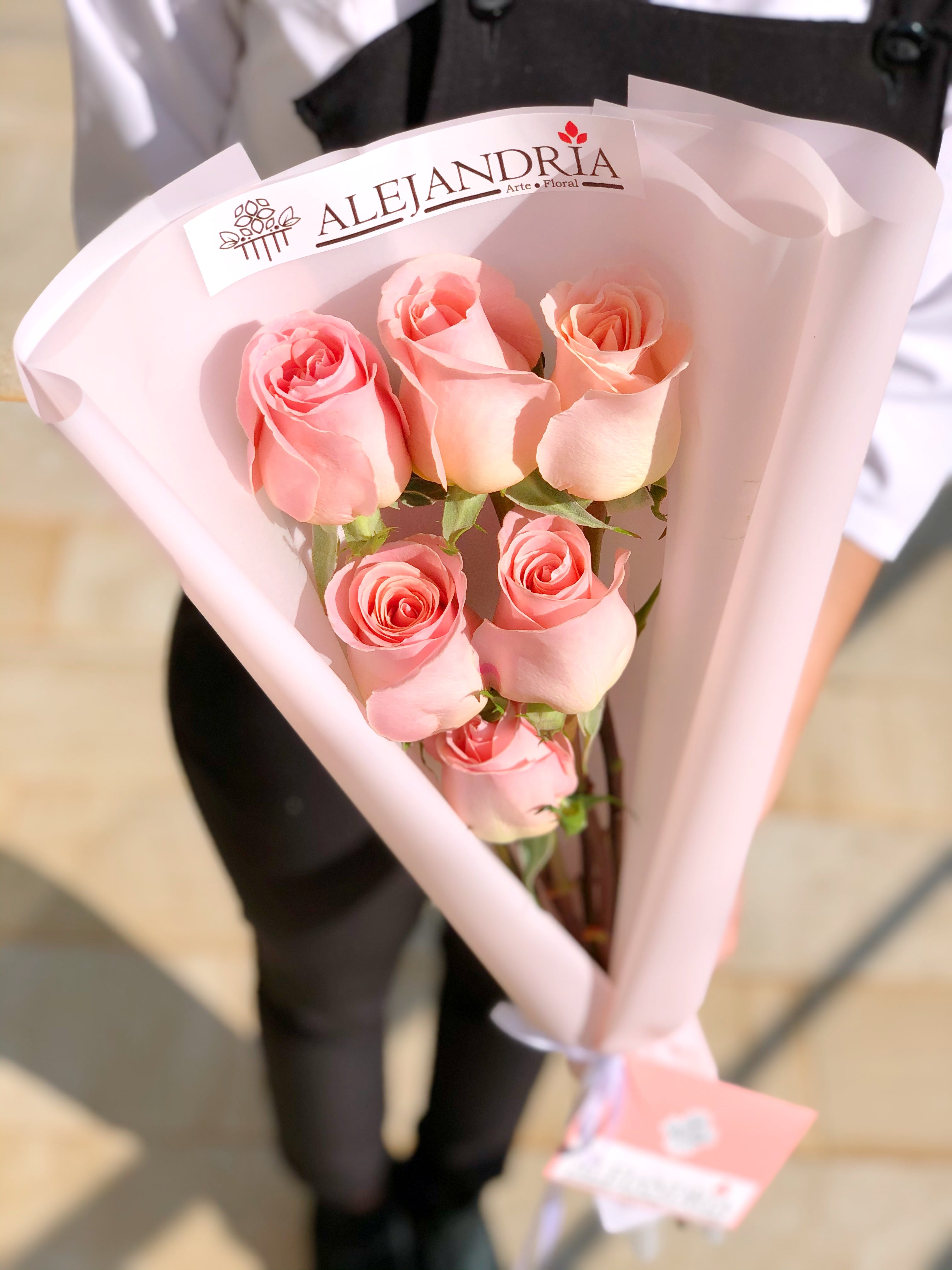 Ramo en papel "6 Pink Roses" - Alejandría Arte Floral 