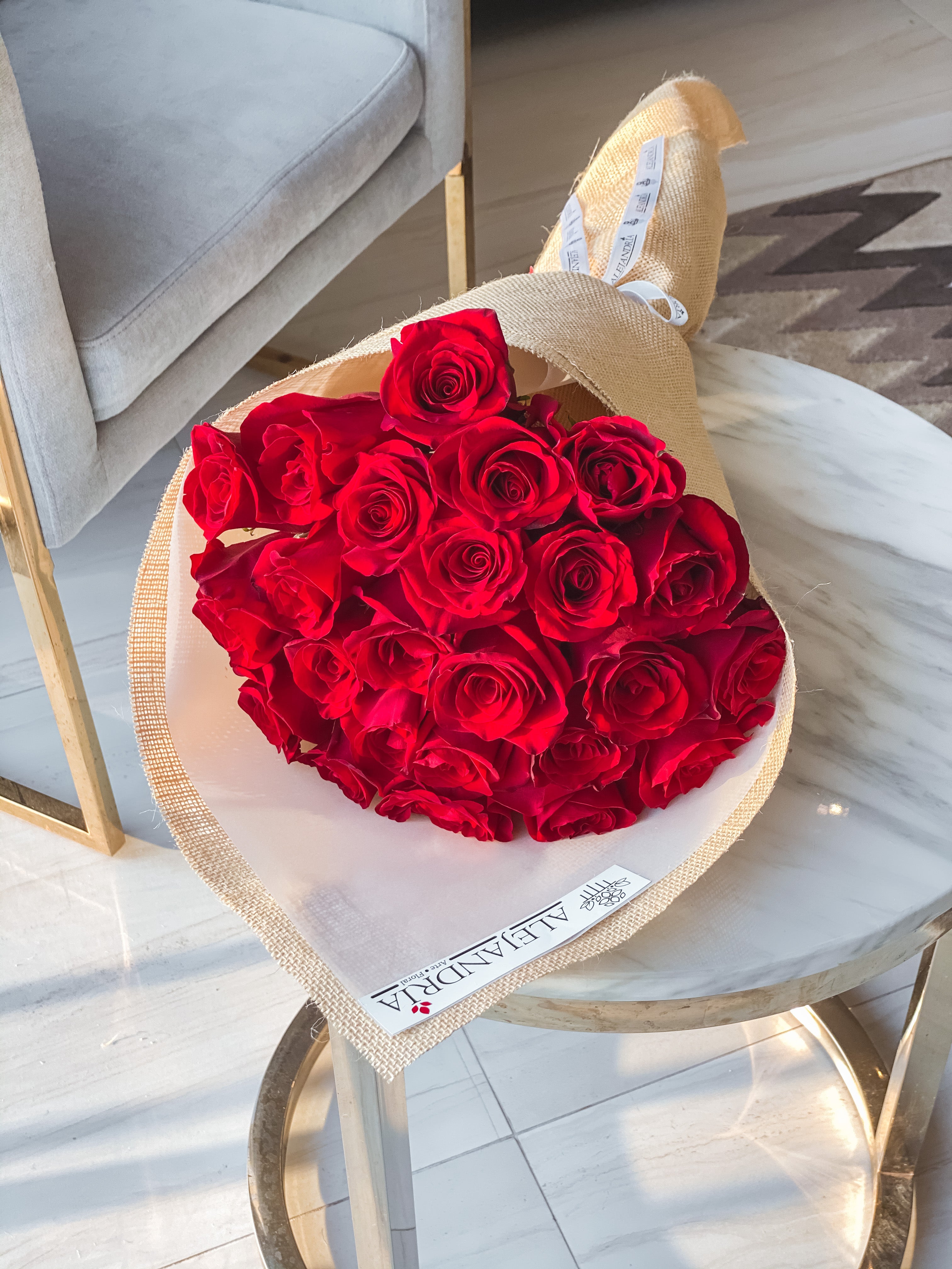 Ramo formato "Bouquet" 24 Red Roses - Alejandría Arte Floral 