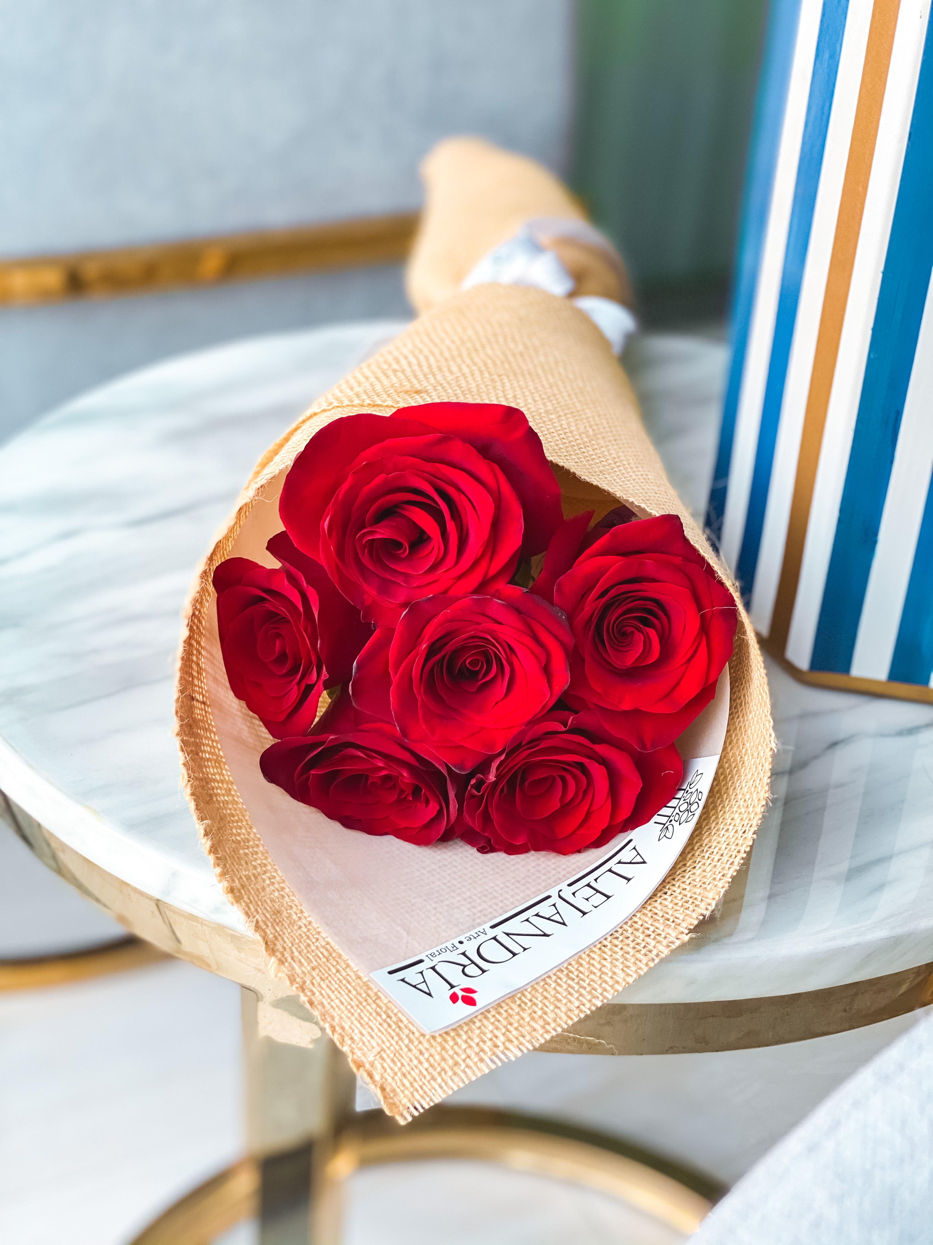 Ramo formato "Bouquet" 6 Red Roses - Alejandría Arte Floral 
