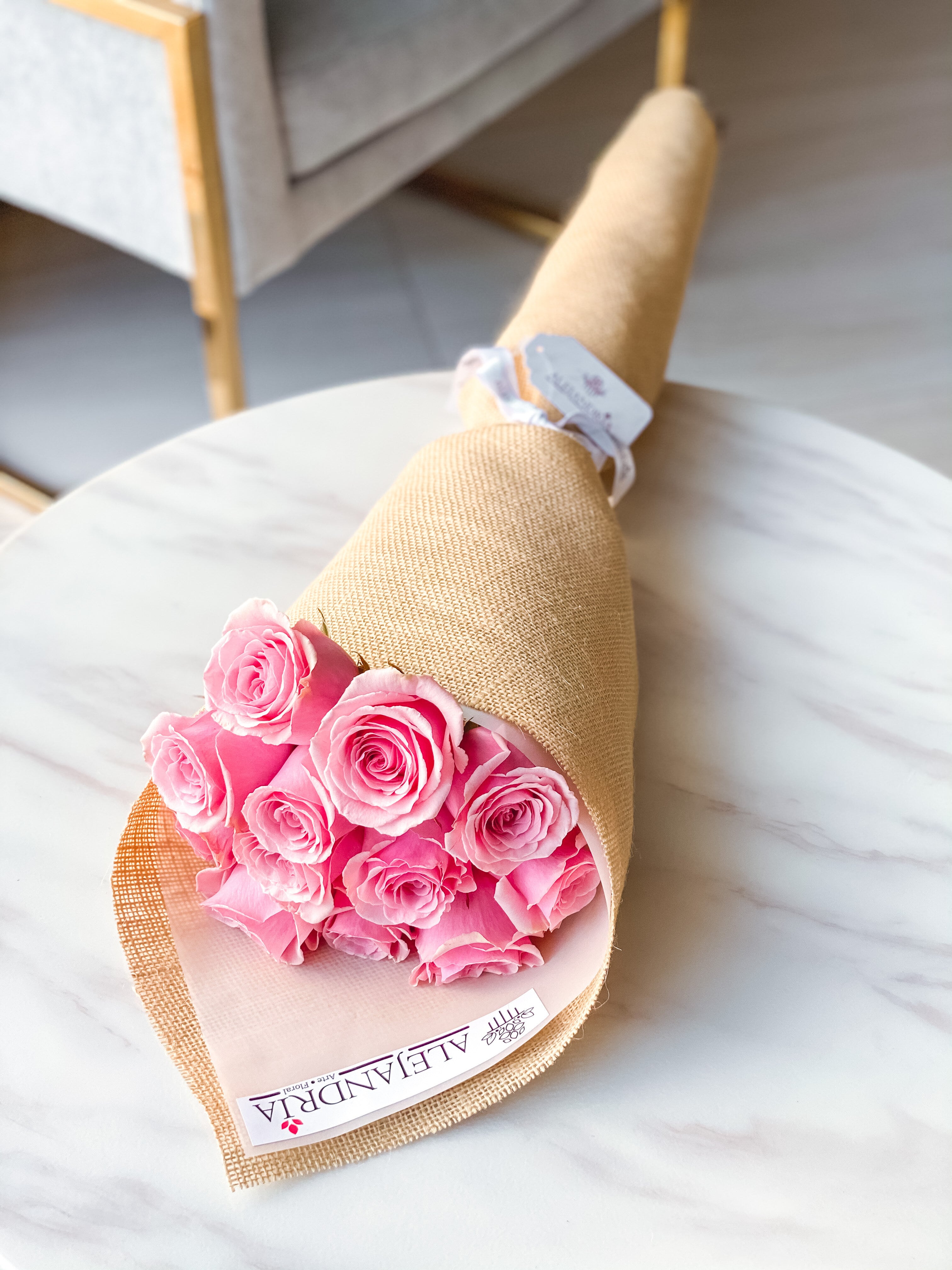 Ramo formato "Bouquet" 12 Pink Roses - Alejandría Arte Floral 