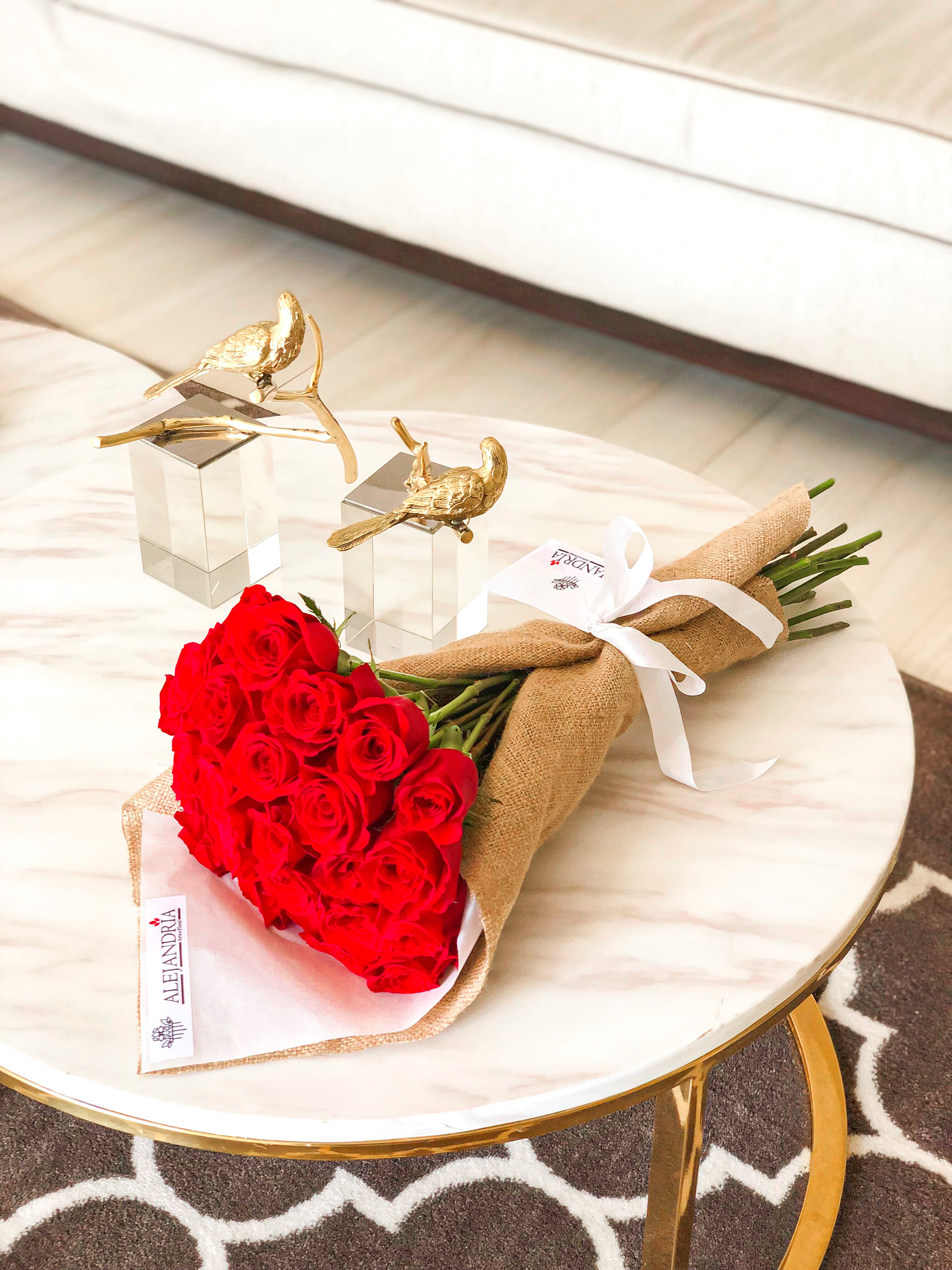 Ramo formato "Bouquet" 18 Red Roses - Alejandría Arte Floral 