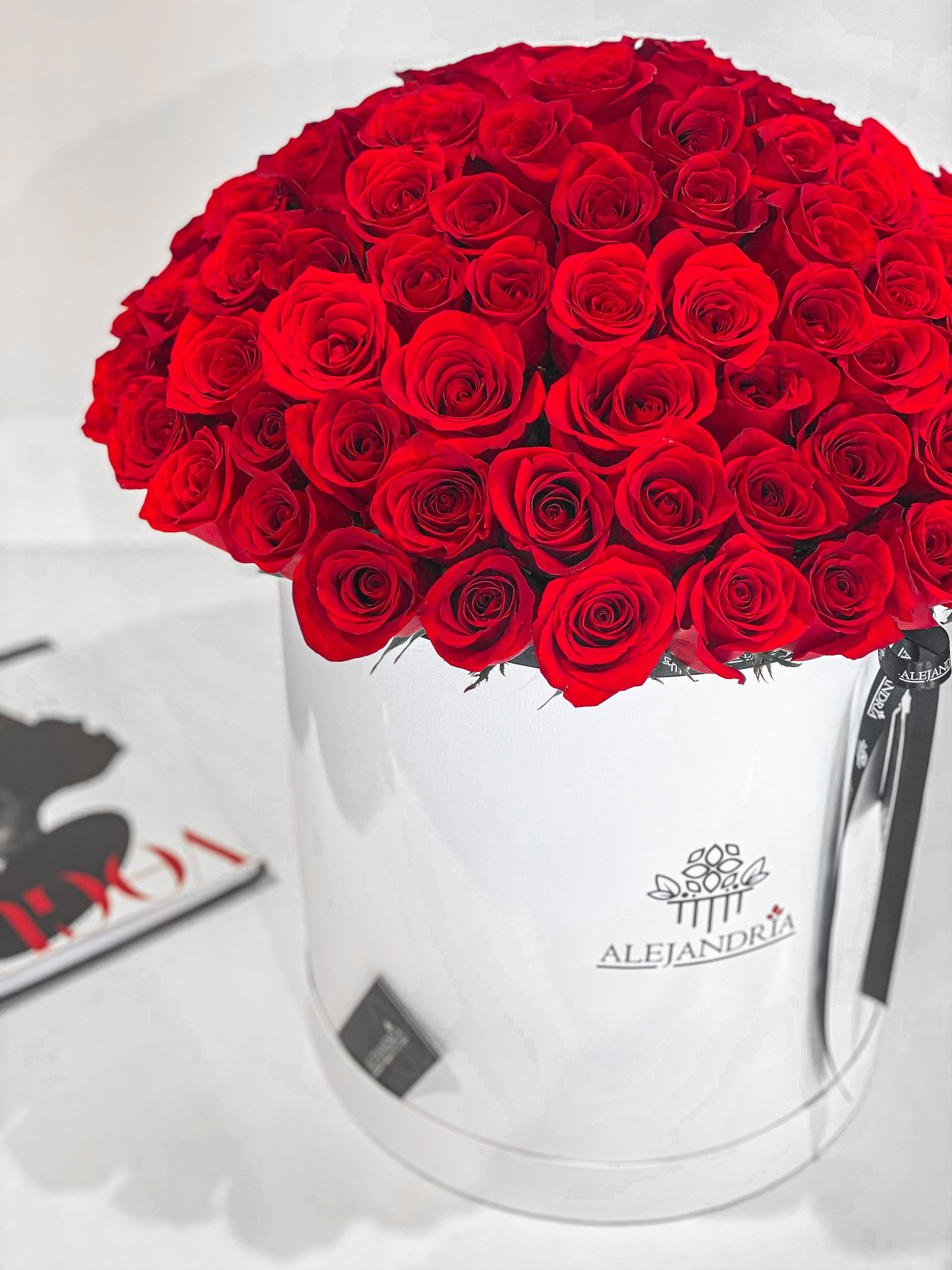 Royal Red Roses FlowerBox - Alejandría Arte Floral 