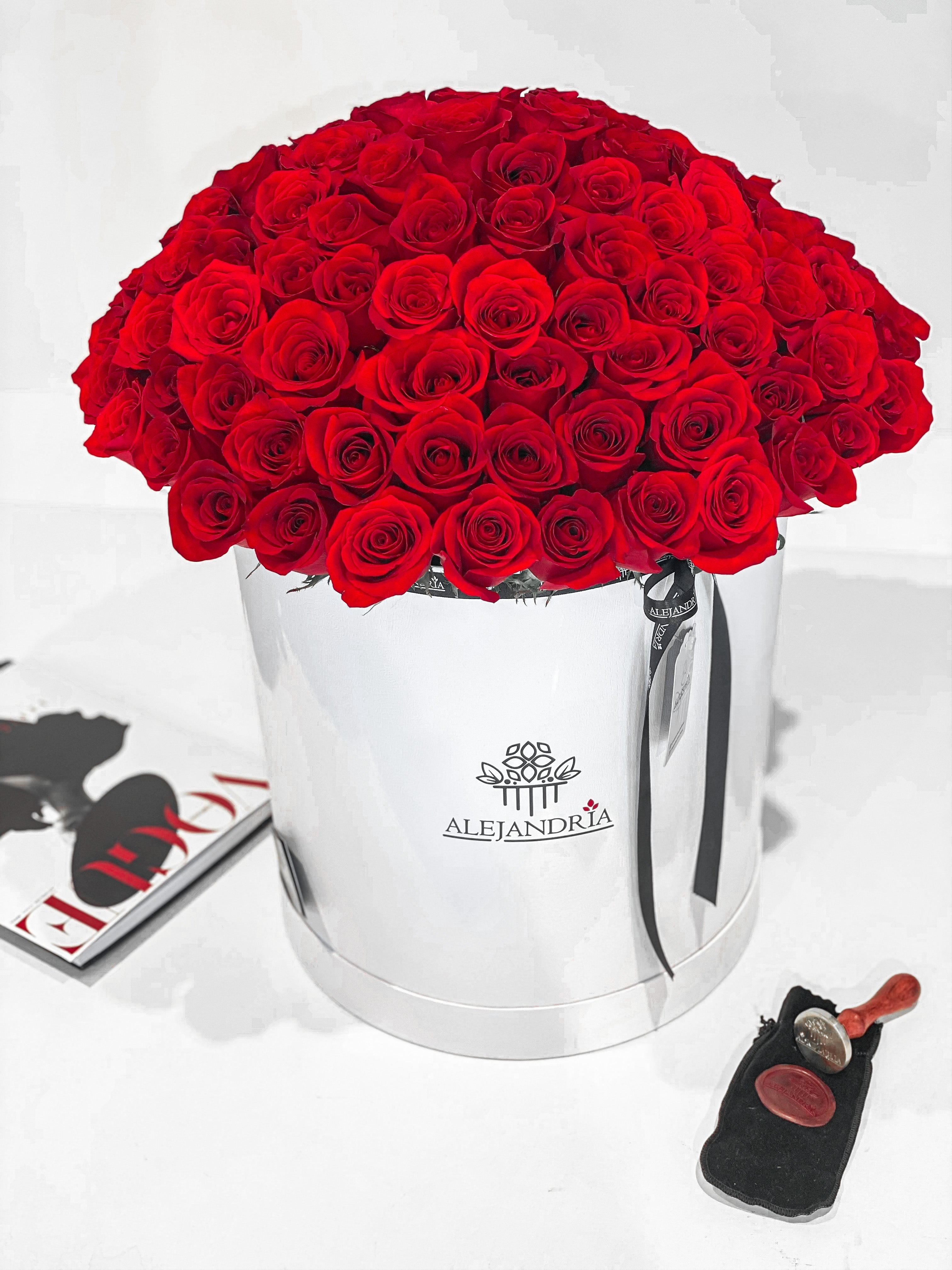 Royal Red Roses FlowerBox - Alejandría Arte Floral 